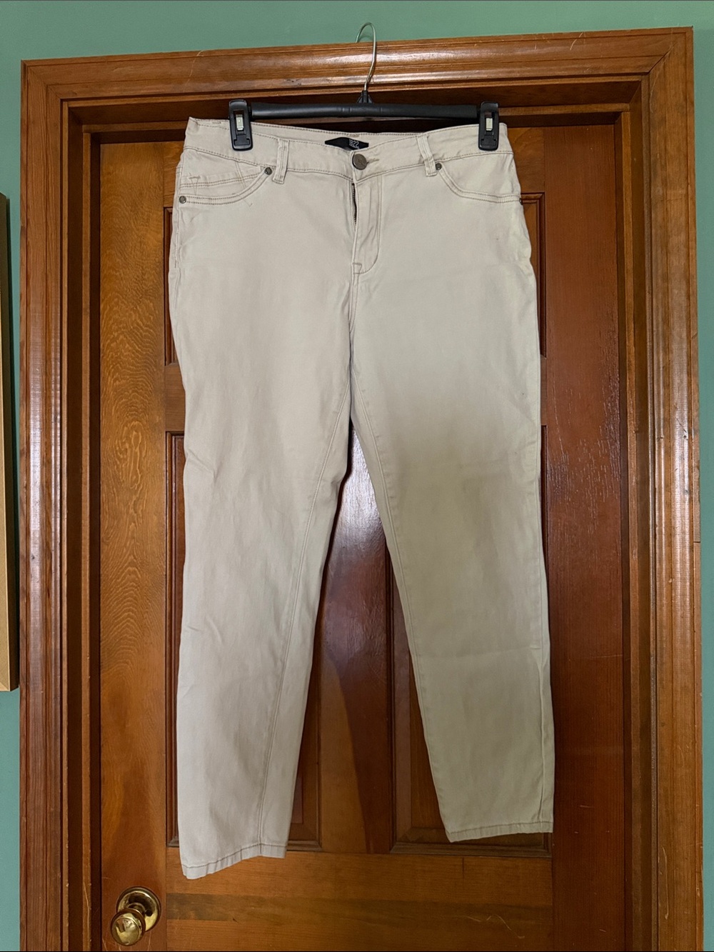1822 Denim Women's Straight Leg Jeans in Cream